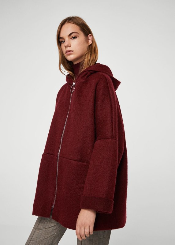 Oversized burgundy coat na may hood