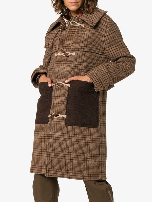 Brown Nai-Nai-Tsek ang Duffle Coat