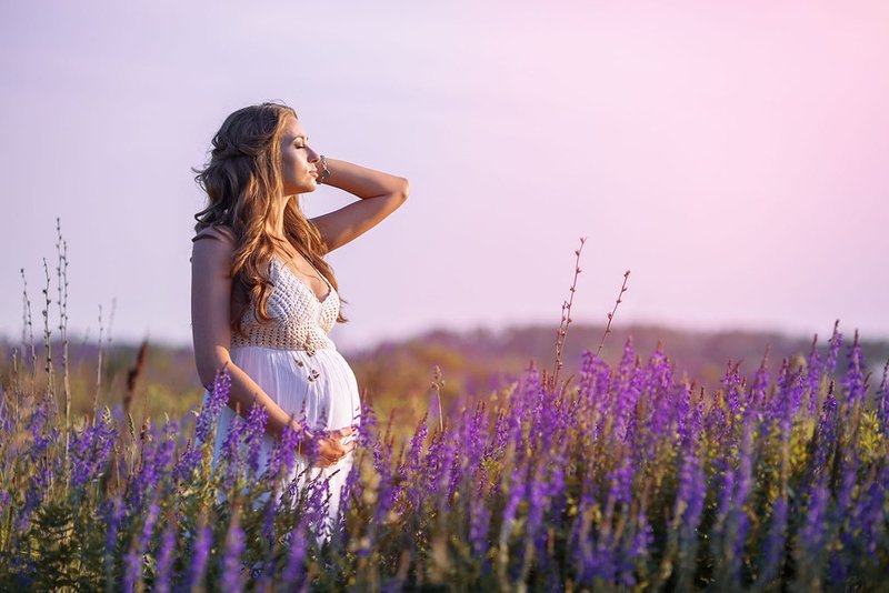 Des regards délicats pour les filles enceintes