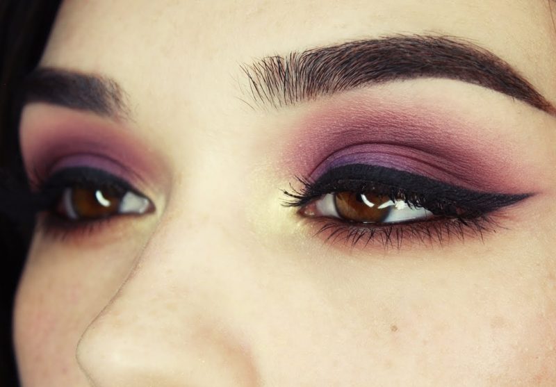 Maquillage de fête pour les yeux bruns