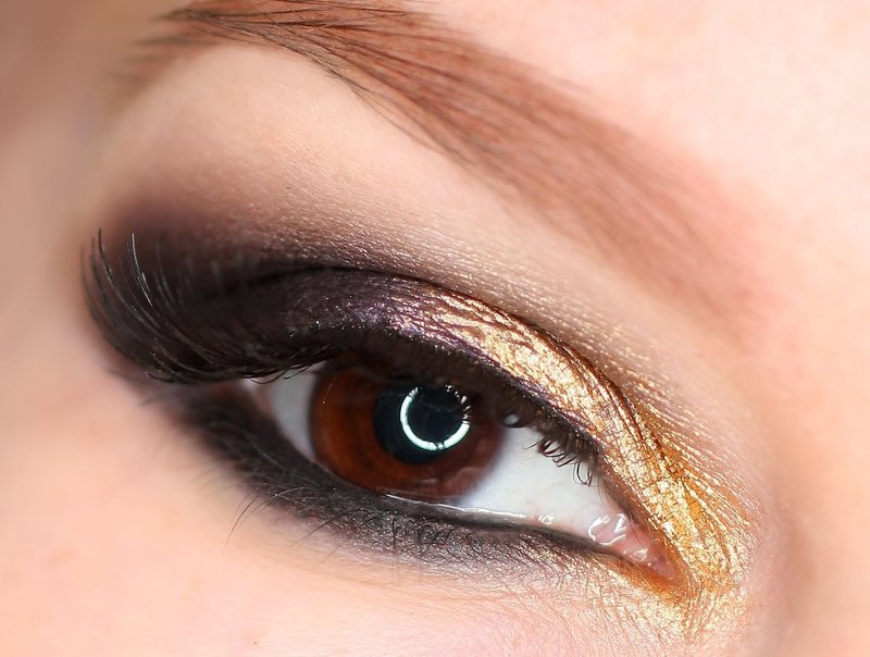 Maquillage spectaculaire pour les yeux bruns