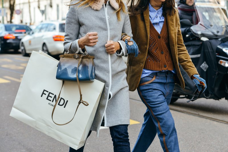 Éléments à la mode des vêtements pour femmes pour le printemps