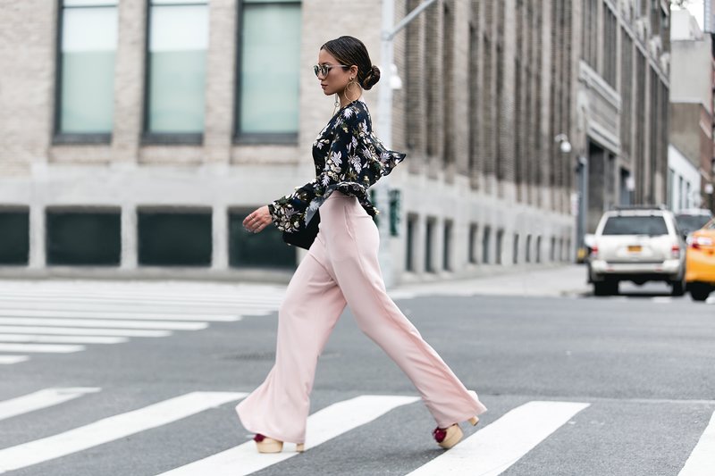 Look de printemps élégant dans un pantalon