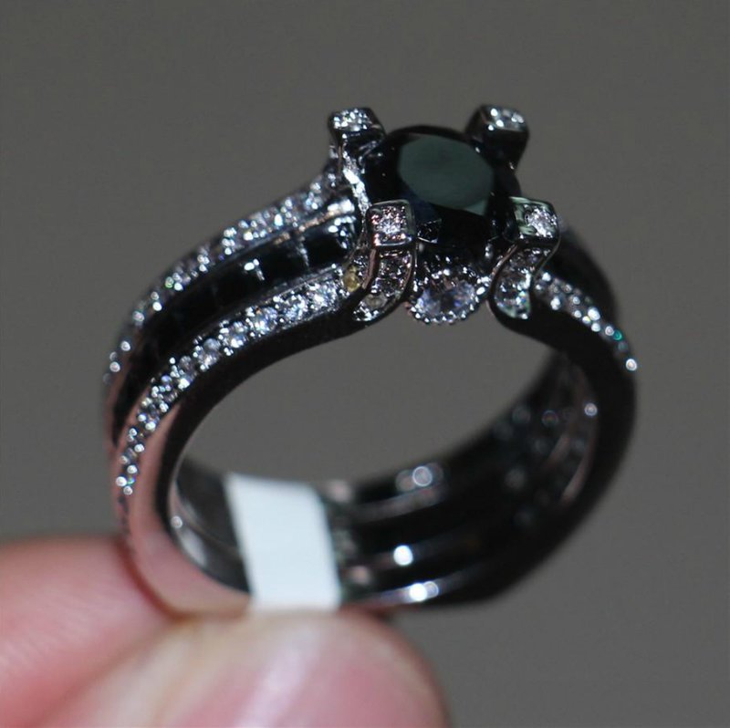 Bague en or noir pour la mariée