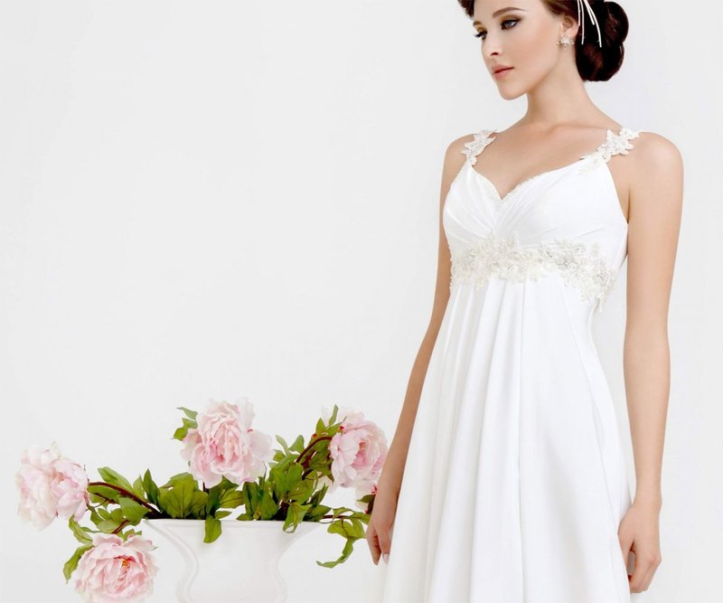 Malalim na Neckline Wedding Dress