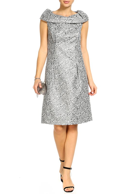 Robe en brocart d'argent