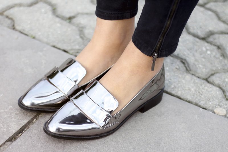 Mga Metallic Loafers