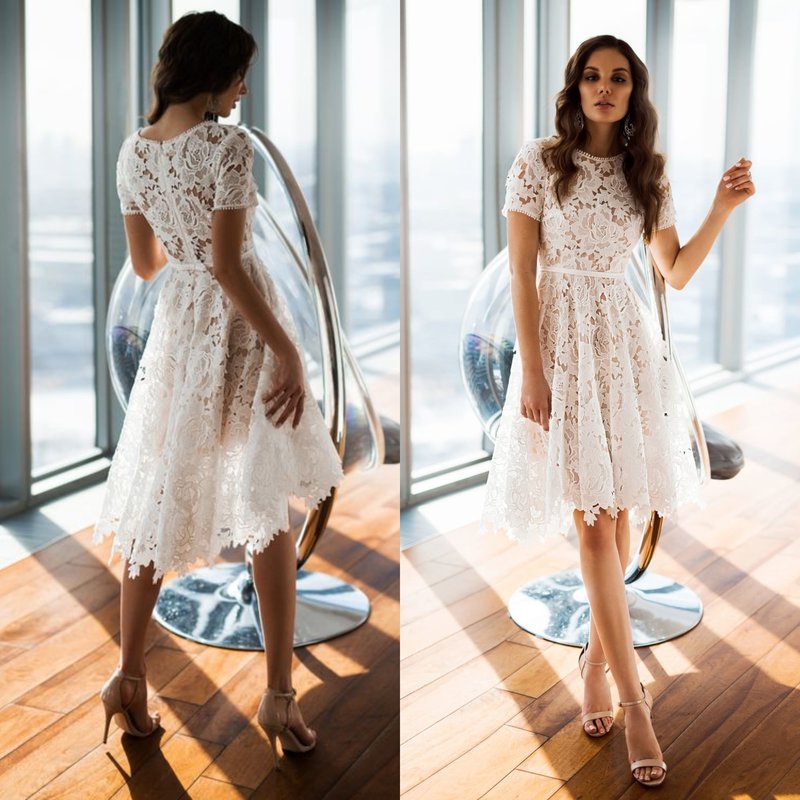 Robe courte en blanc