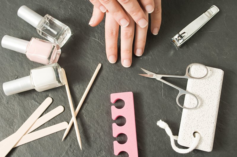 Mga tool at materyales para sa French gel polish