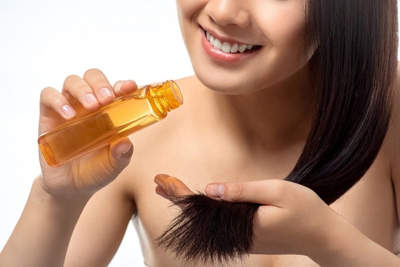 Paglalapat ng Argan Oil sa Buhok