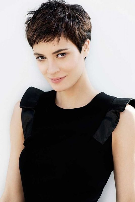 Asymmetric pixie haircut