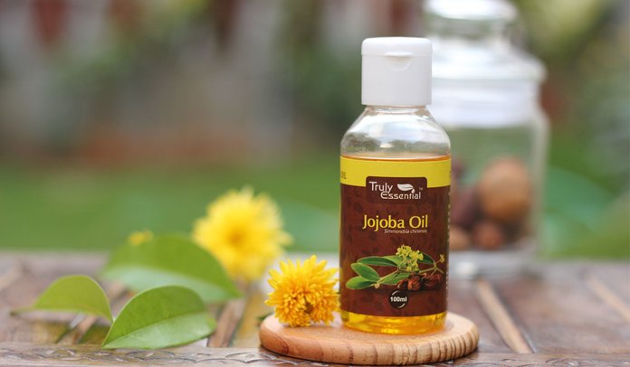 Bouteilles d'huile de jojoba