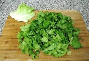 Salad na may de-latang tuna at gulay