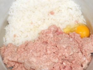 Minced meatballs na may bigas