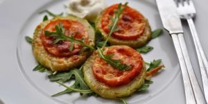 Courgettes aux tomates au four