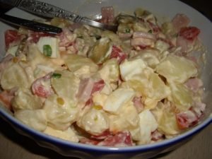 Ham at salad na patatas