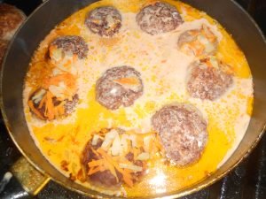 Minced meatballs na may bigas