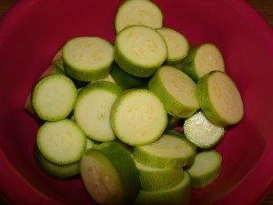 Zucchini na may mga kamatis sa oven