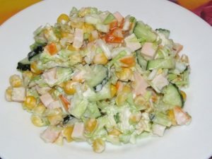 Pinausukang salad ng manok