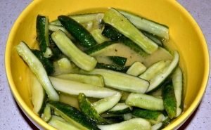 Mga pipino na may mustasa para sa taglamig