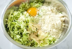 Beignets de courgettes au fromage et à l'ail