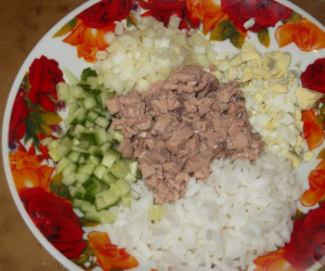 Cod Liver Salad na may Rice