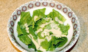 Classic Caesar Salad na may Manok at Rusks