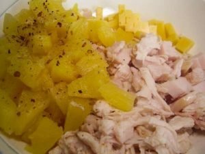 Pinausukang Chicken Salad na may Pinya