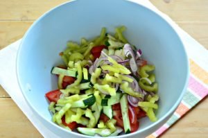 Salade de légumes au chou de Chine, concombre, tomates