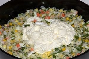 Salade aux bâtonnets de crabe et riz