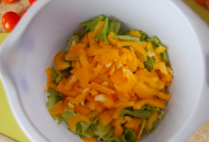 Banayad na salad ng hipon: recipe