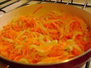 Ang salad na may Sardinas at Mga Stewed Gulay