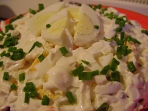 Ang salad na may Sardinas at Mga Stewed Gulay