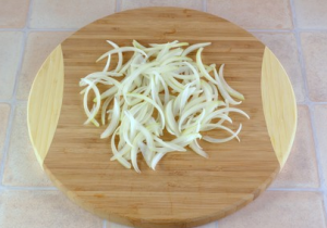 Salade de bâtonnets de crabe et de concombres frais