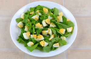 Salade de roquette et oeuf