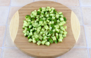 Salad na may Green Peas at Egg