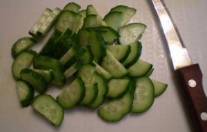 Salade de concombre au céleri