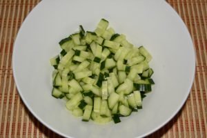 Canned Tuna Salad na may Fresh Cucumber at Egg