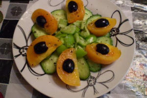 Salade de légumes aux tomates jaunes