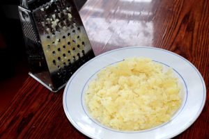 Salade de mimosa au lard et pommes de terre