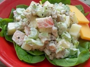 Salade de céleri, tomates et concombre