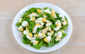 Salade de roquette et oeuf