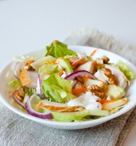 Salade De Poulet Fumé Aux Pommes Et Aux Noix