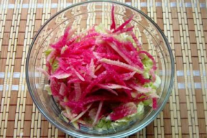 Salade de viande avec radis de melon d'eau et chou de Chine