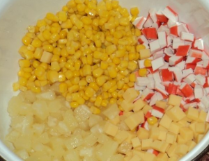 Salade de bâtonnets de crabe et d'ananas