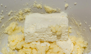 Tsvetaevsky pie na may curd dough