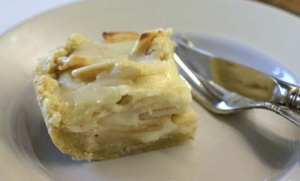 Sour cream napuno apple pie