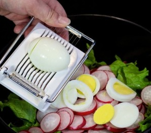 Salade de radis, concombre frais et oeuf