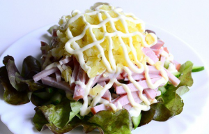 Ham at pipino salad