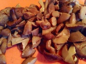 Salade au foie, champignons et haricots rouges